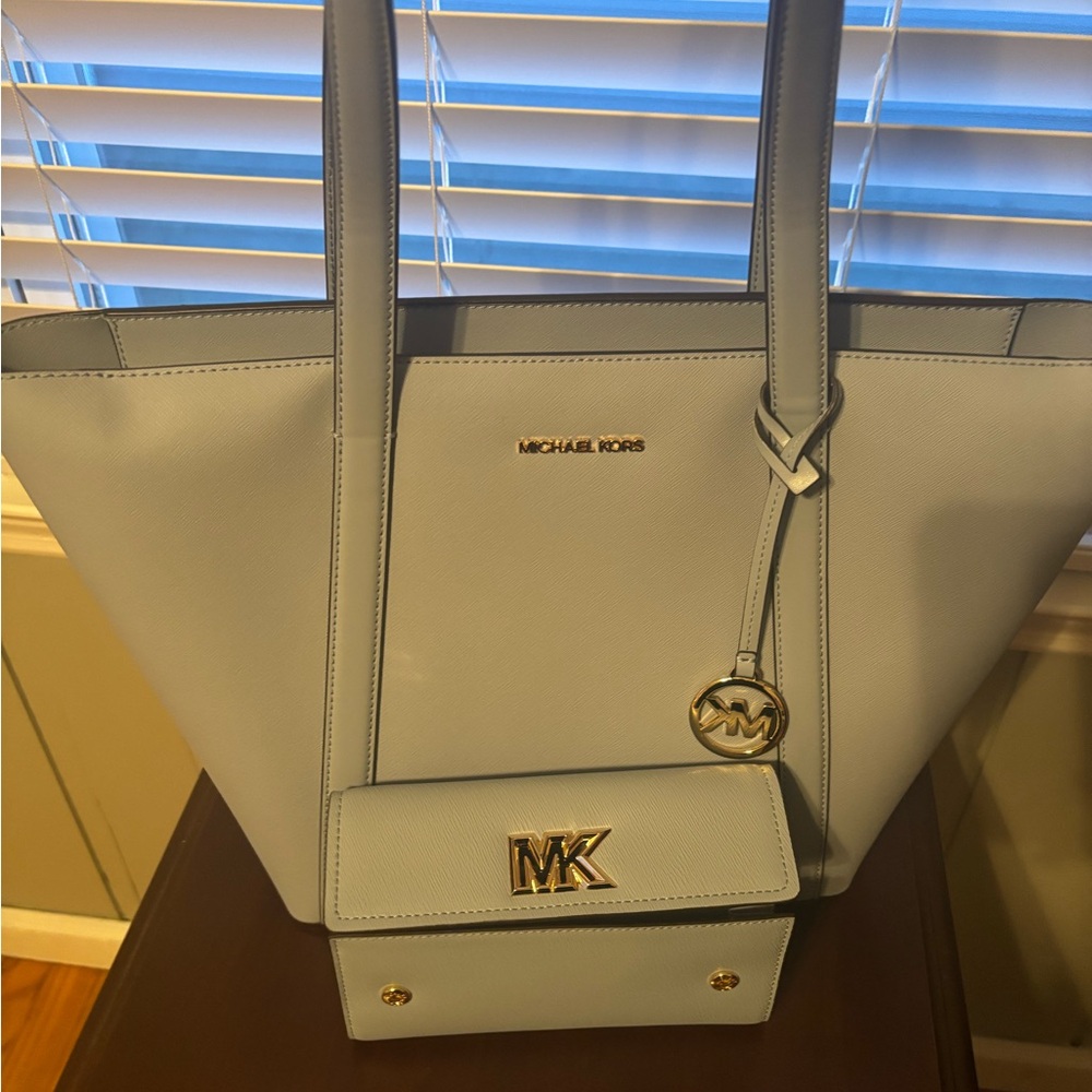 Michael Kors Sky Blue Tote and Wallet Set - Picture 1 of 6